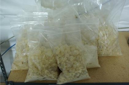 Se vende safrole y cristal al 99% de pureza.