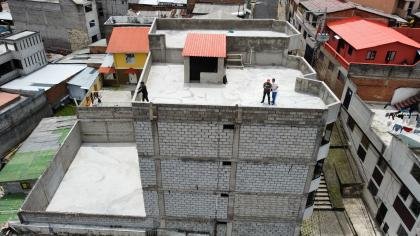 EDIFICIO DE 4 PLANTAS EN LOS DOS PUENTES