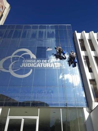 limpieza de ventanas en altura