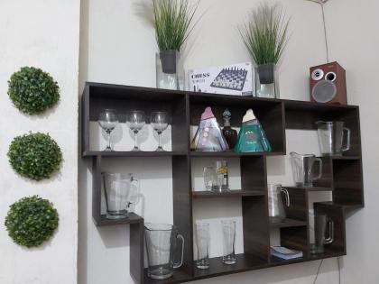 Se Remata combo de muebles, decoraciones e implementos para restaurante a 250$ (negociables)