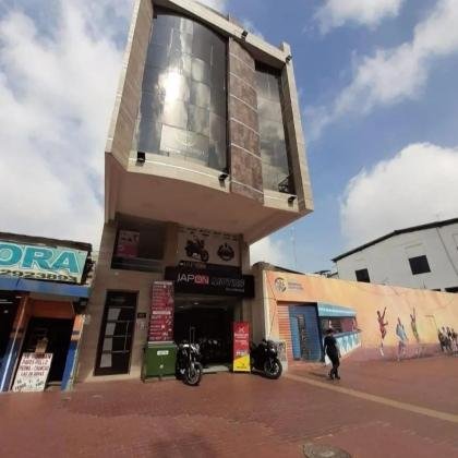 OFICINA NUEVA EN EL CENTRO DE MACHALA