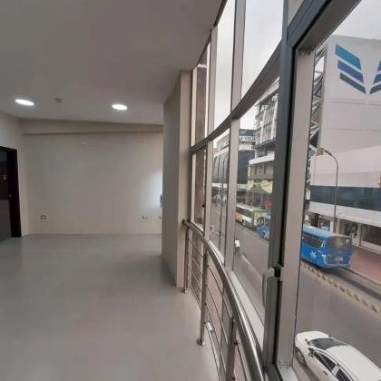 OFICINA NUEVA EN EL CENTRO DE MACHALA