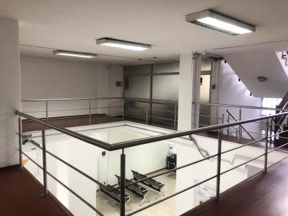 ARRIENDO EDIFICIO PARA COOP. Y BANCOS - QUITO, AV. RODRIGO DE CHAVEZ, LA MAGDALENA