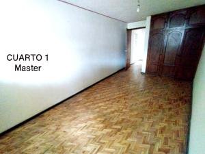 ARRIENDO DEPARTAMENTO PRIVADO 2 CUARTOS EN EL CENTRO DE SAN ANTONIO DE PICHINCHA.