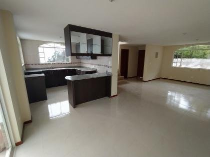 Casa en Venta en Conocoto – Amplia, Cómoda y en Excelente Ubicación